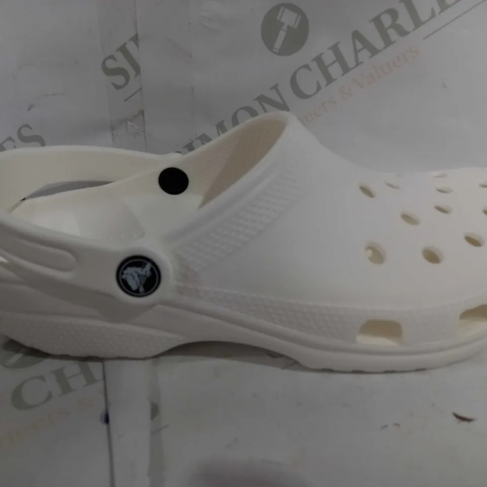 PAIR OF CLASSIC CROCS IN WHITE - UK M6/W7