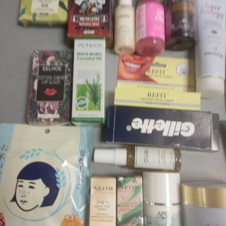 LOT OF APPROXIMATELY 25 ASSORTED HEALTH AND BEAUTY ITEMS TO INCLUDE PANTENE REPAIR MASK, KEANARICE MASK AND BARE BAR SOAP