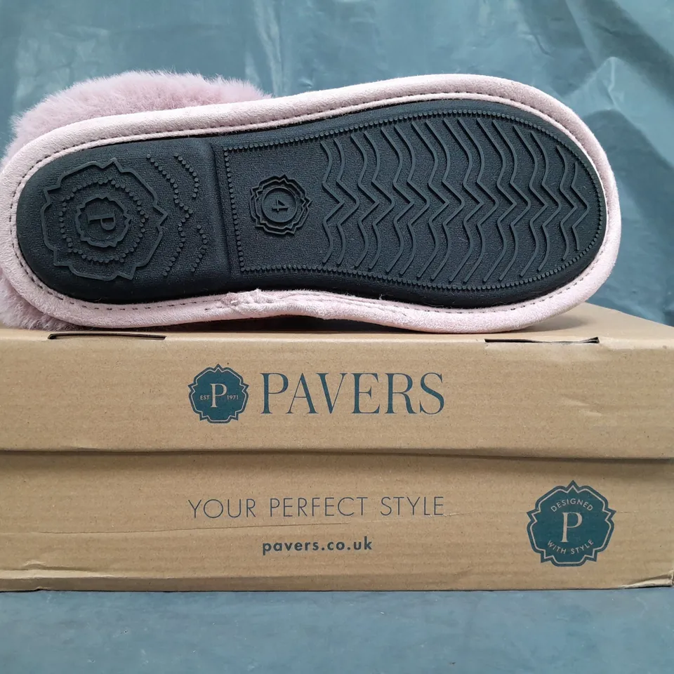 BOXED PAIR OF PAVERS SLIPPERS IN PINK SIZE 4