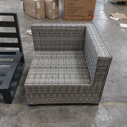 OUTDOOR/PATIO GREY RATTAN CORNER PIECE
