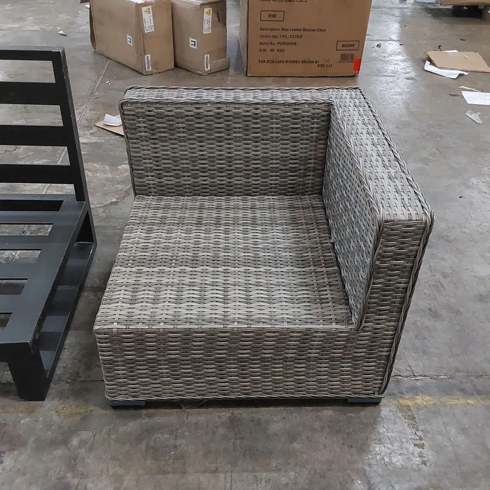 OUTDOOR/PATIO GREY RATTAN CORNER PIECE 