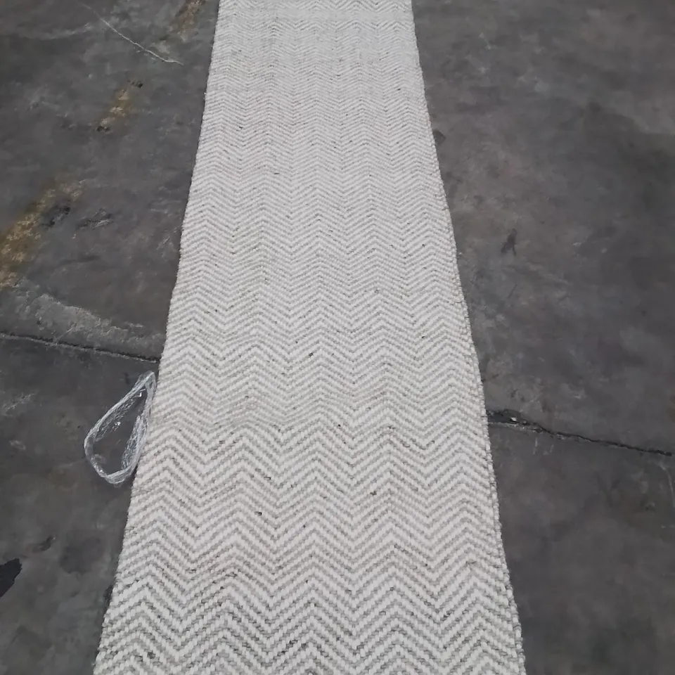 QUALITY DESIGNER AREA RUG - APPROXIMATELY 240X60CM