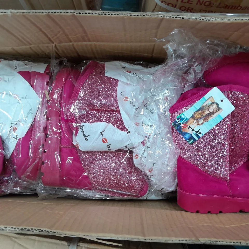 24 PAIRS OF LAMBADA 323 BOOTS IN FUSCHIA IN ASSORTED SIZES