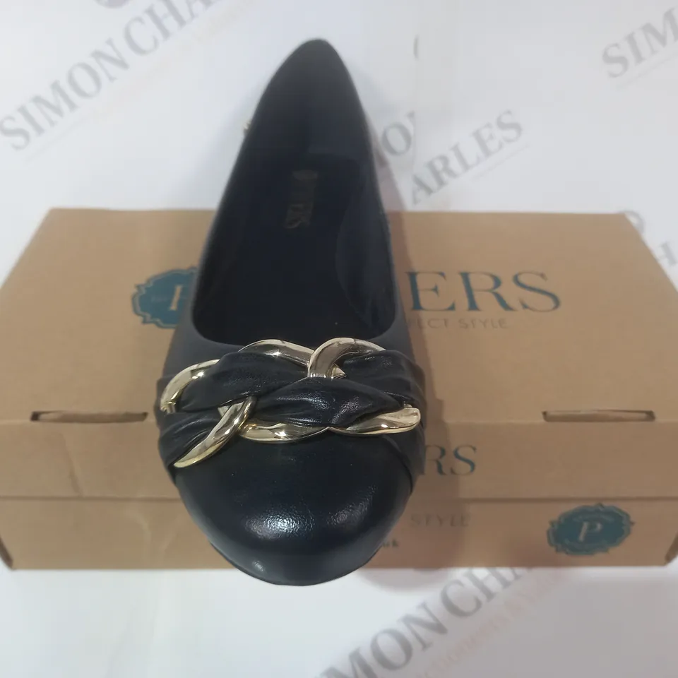 BOXED PAIR OF PAVERS SLIP-ON SHOES IN BLACK W. GOLD EFFECT CHAIN DETAIL SIZE 6