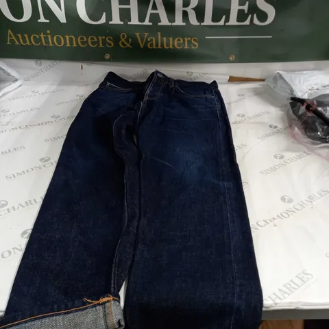 PAIR OF NAVY BLUE DEMIN JEANS W33 L 32