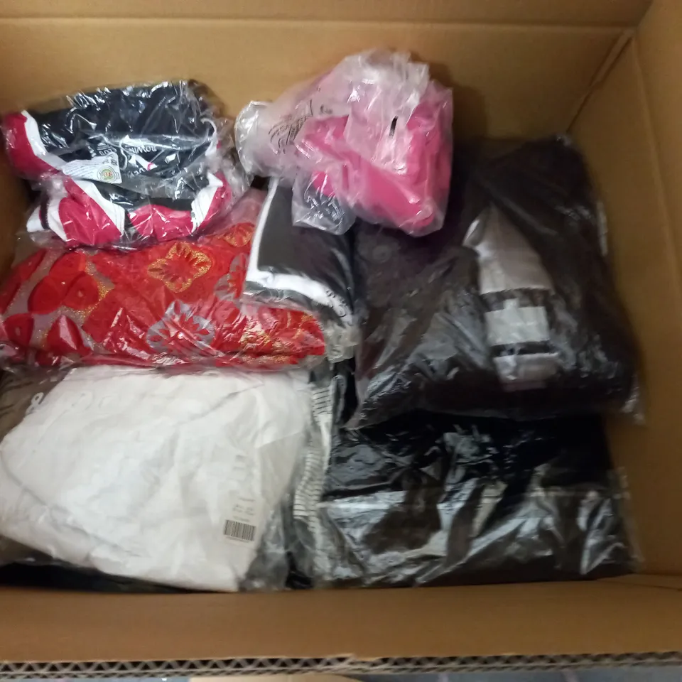 LARGE QUANTITY OF ASSORTED BAGGED CLOTHING ITEMS TO INCLUDE GIRL IN MIND, ASOS AND PER UNA