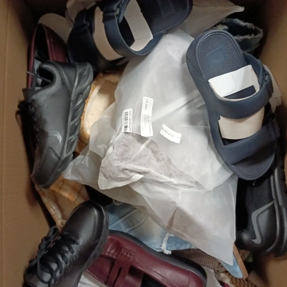 APPROXIMATELY 15 ASSORTED PAIRS OF FOOTWEAR PRODUCTS IN VARIOUS STYLES & SIZES 
