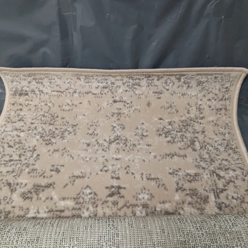 PATTERNED CARPET IN SAND (SIZE UNSPECIFIED) - COLLECTION ONLY