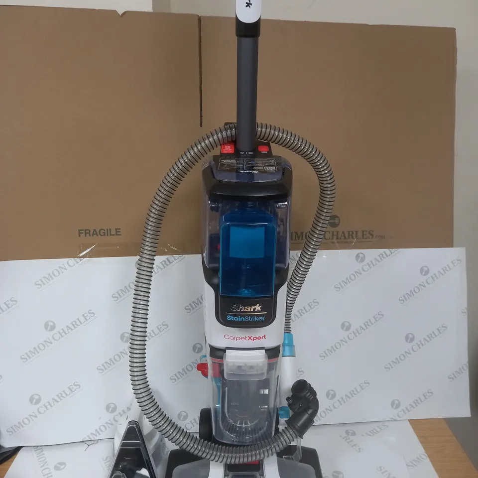 SHARK CARPET XPERT DEEP CARPET CLEANER & BUILT IN STAIN STRIKER EX200UK