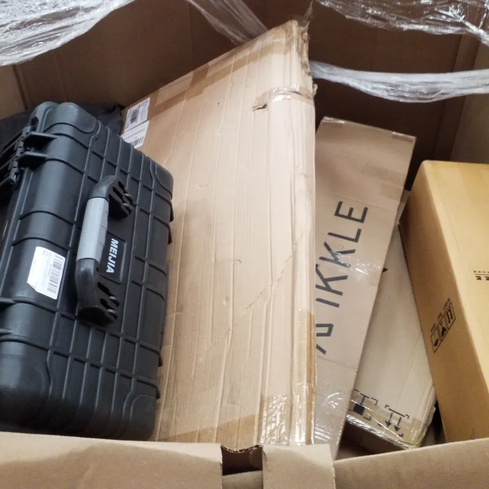 PALLET CONTAINING ASSORTED PRODUCTS INCLUDING DEHUMIDIFIER, ARCHED WALL MIRROR, SUITCASE & COFFEE DREG BUCKET