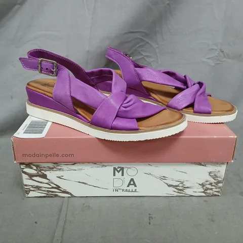 BOXED PAIR OF MODA IN PELLE OLANNA TWISTED STRAP WEDGE SANDALS IN PURPLE SIZE 6