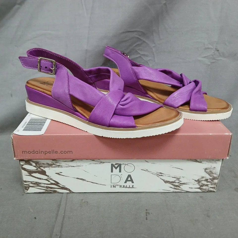 BOXED PAIR OF MODA IN PELLE OLANNA TWISTED STRAP WEDGE SANDALS IN PURPLE SIZE 6