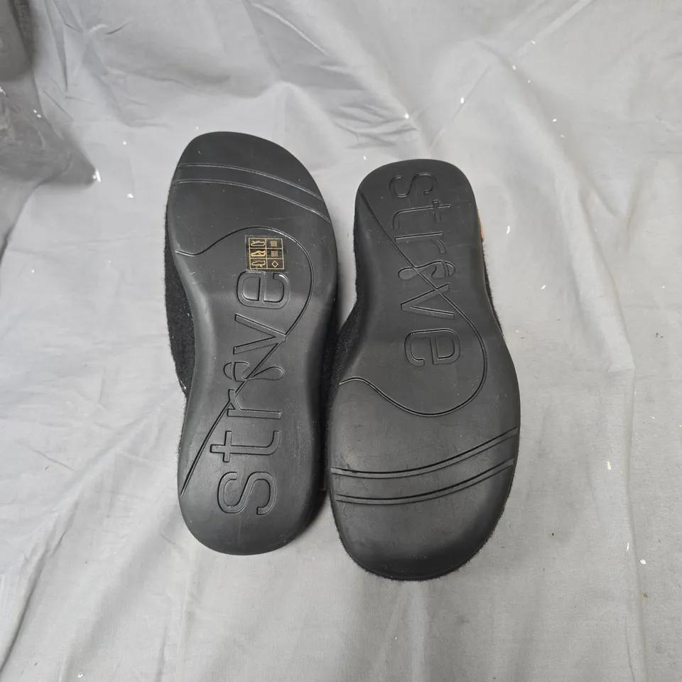 STRIVE BLACK SLIPPERS WITH FAUX FUR LINING – WOMEN'S SLIP-ON SLIPPERS-UK SIZE 6