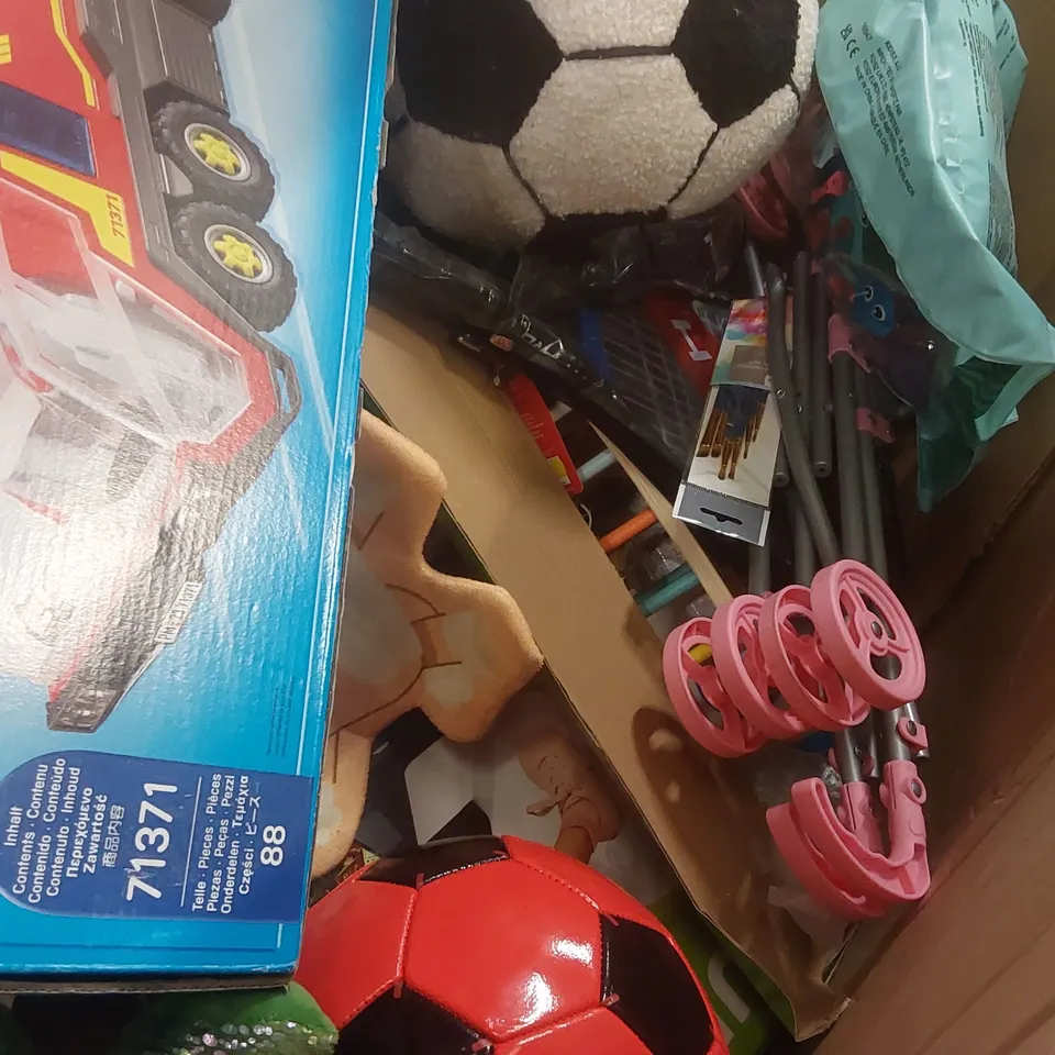 PALLET CONTAINING A LARGE QUANTITY OF ASSORTED TOYS INCLUDING: PLAYMOBIL FIRE TRUCK, BABY DOLL, HOT WHEELS DRAGON CAR, FOOTBALL ECT