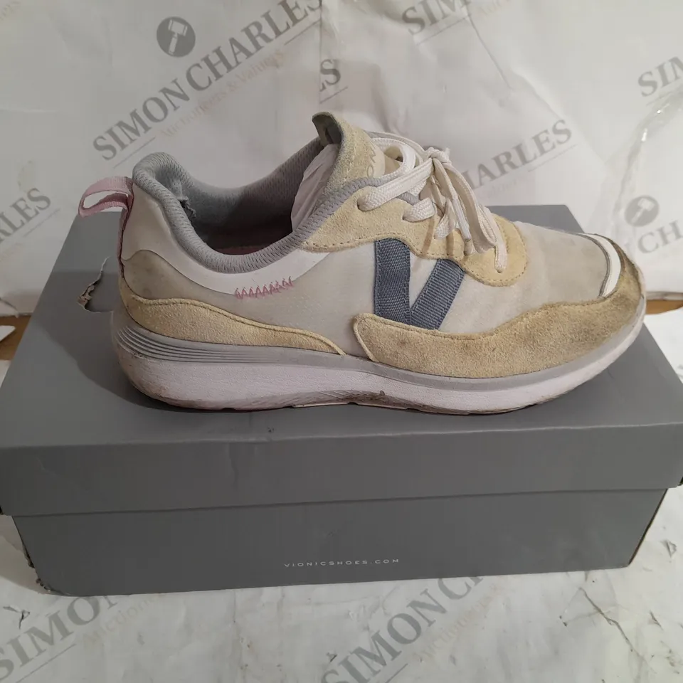BOXED VIONIC DELMAR AYSE TRAINERS, WHITE - SIZE 4
