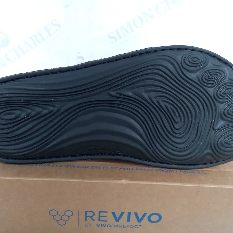 BOXED PAIR OF REVIVO ABABA CANVAS SHOES IN BLACK/WHITE DOTS - EUR 41M