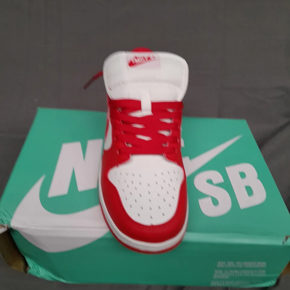 BOXED PAIR OF NIKE DUNKS LOW UNIVERSITY RED SIZE UK 6