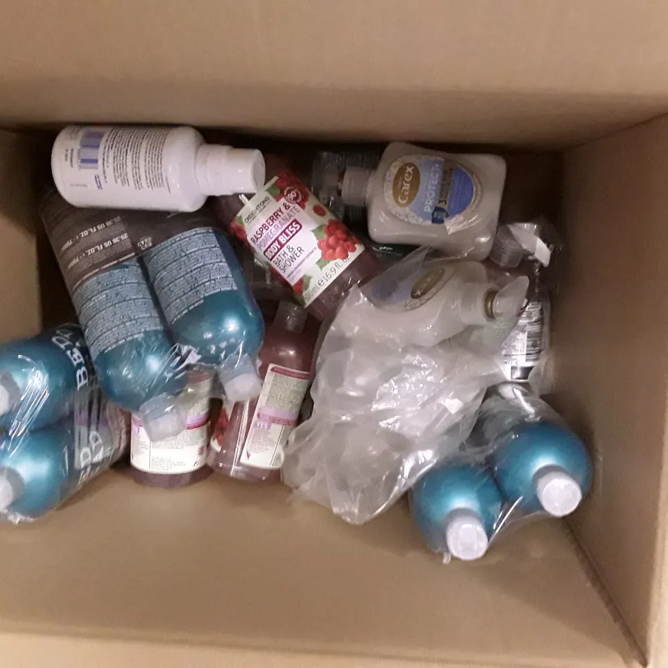 BOX TO CONGAIN AN ASSORTMENT OF SHOWER PRODUCTS, SHAMPOO, CONITIONERS AND SHOWER GELL ECT 