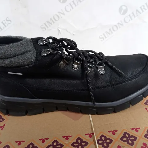 BOXED SKECHERS SYNERGY WARM TECH BOOTS, BLACK - SIZE 7