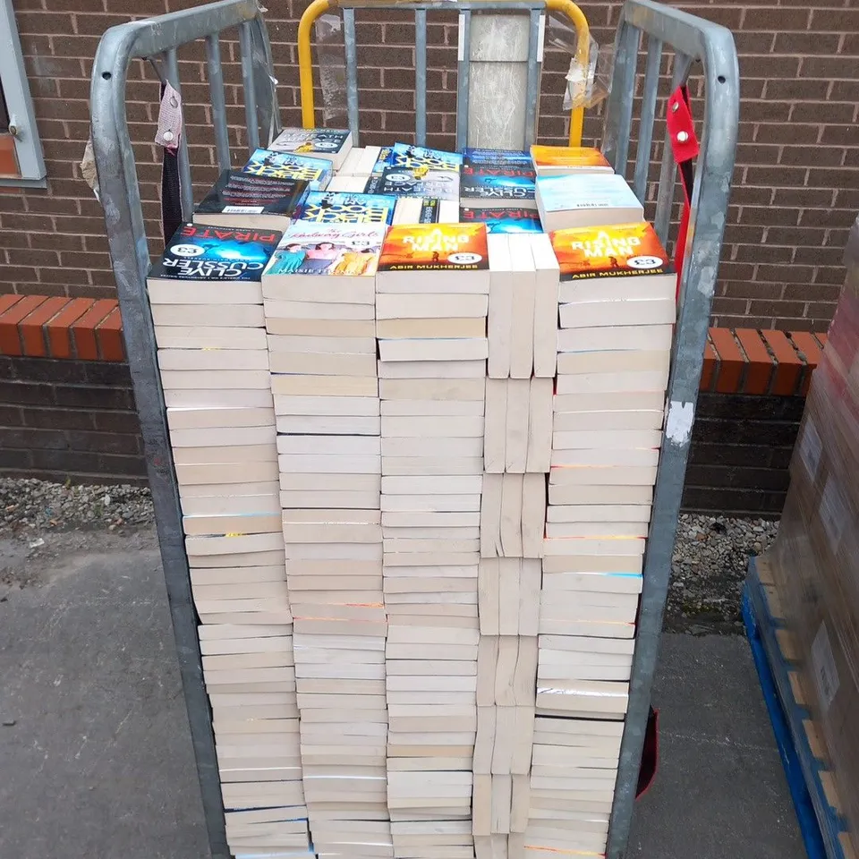 CAGE OF APPROXIMATELY 560 ASSORTED BOOKS TO INCLUDE TITLES BY; ABIR MUKHERJEE, MAISE THOMAS, JAMES PATTERSON AND CLIVE CUSSLER