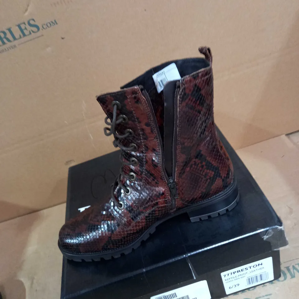 DUNNE REPTILE PRINT STYLE BOOTS SIZE 6 