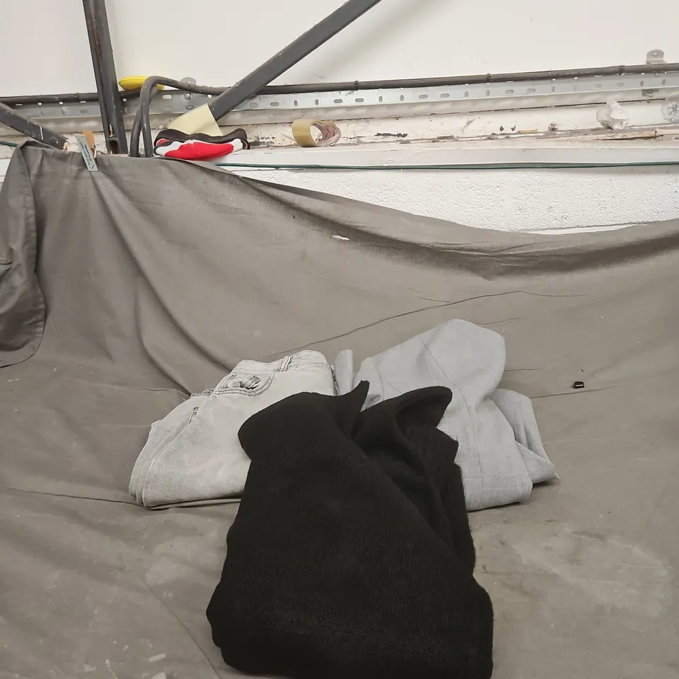 BOX OF APPROXIMATELY 20 ASSORTED CLOTHING ITEMS TO INCLUDE JEANS, GEORGE BLACK JUMPER, M & S JACKET ETC