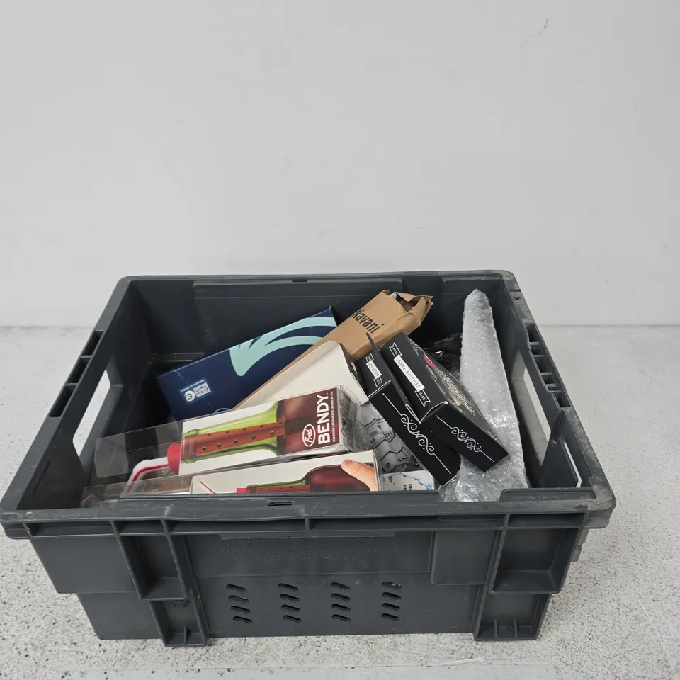 APPROXIMATELY 15 ASSORTED ITEMS INCLUDING FRED BENDY WINE AERATOR, NAVANI FOOD TONGS AND BAR BONES DRINK MARKERS