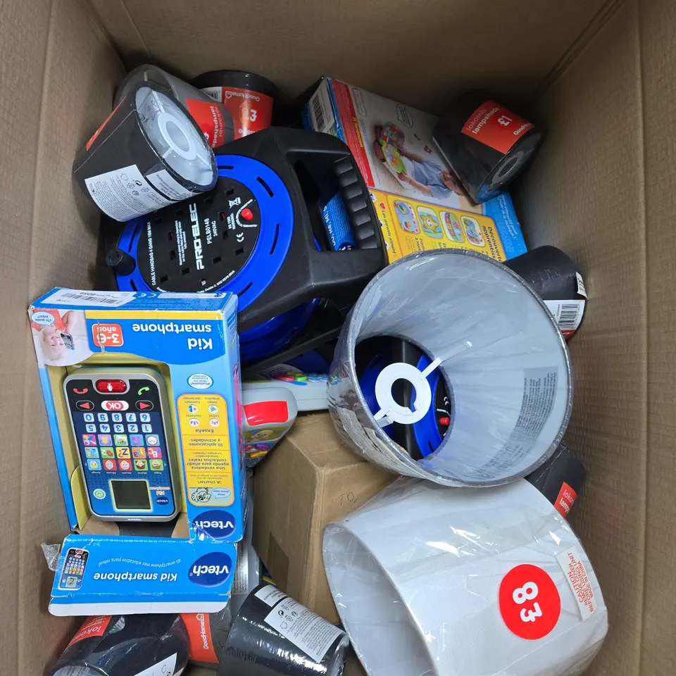 APPROXIMATELY 15 ASSORTED HOUSEHOLD PRODUCTS TO INCLUDE LAMP SHADES, VTECH TOY, EXTENSION LEAD REEL HOLDERS ETC 