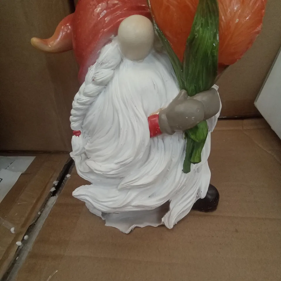 BOXED SET OF 2 CARRYING GNOMES