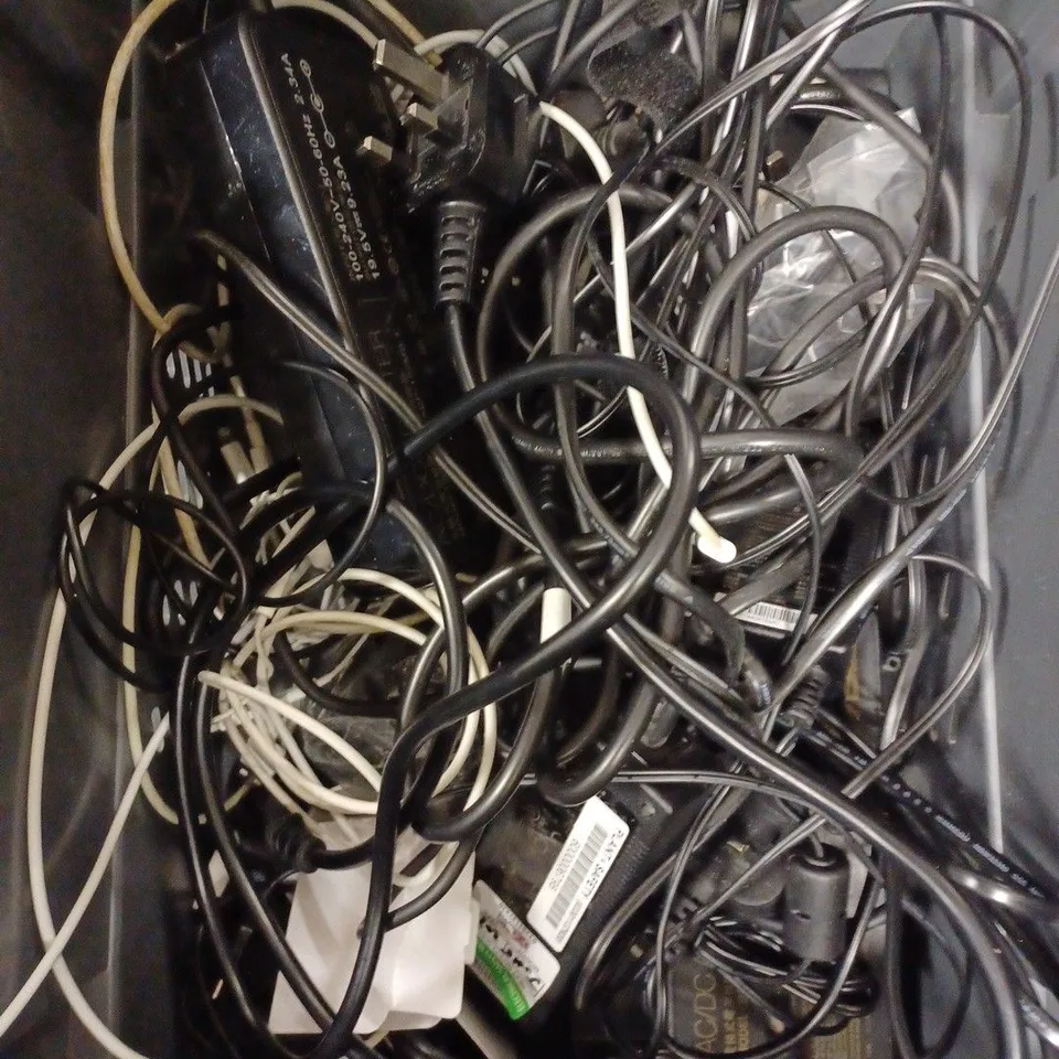 BOX OF ASSORTED HOUSEHOLD & ELECTRICAL CABLES TO INCLUDE CHARGING CABLES, POWER SUPPLIES, ETHERNET CABLES ETC