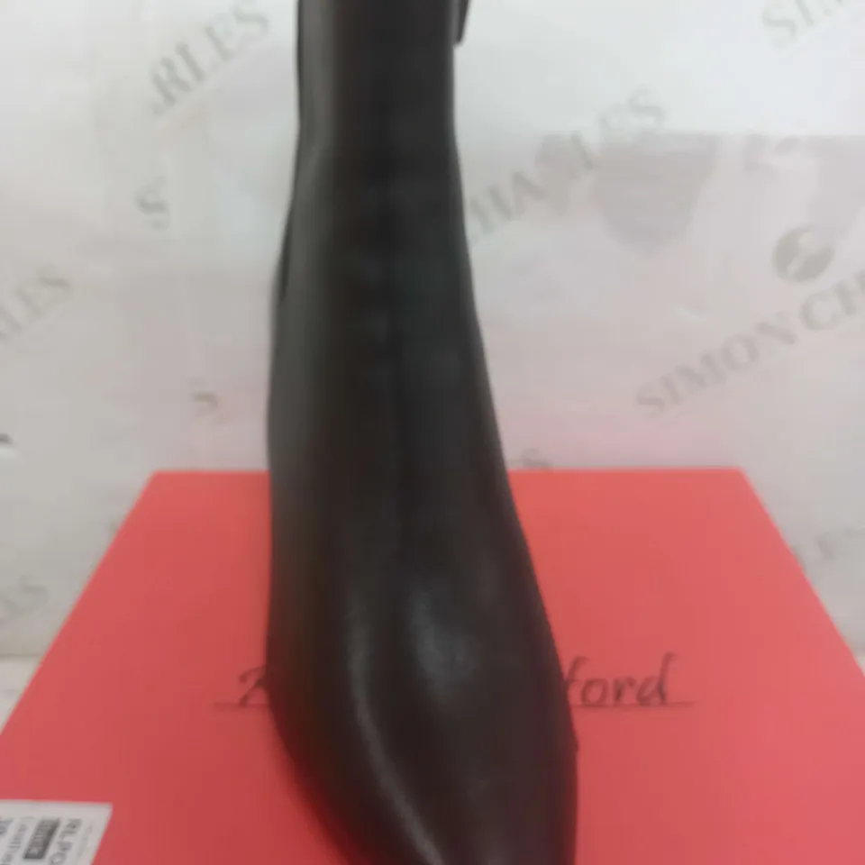 UNBOXED PAIR OF RUTH LANGSFORD PLATFORM LEATHER ANKLE BOOT - BLACK - UK 6