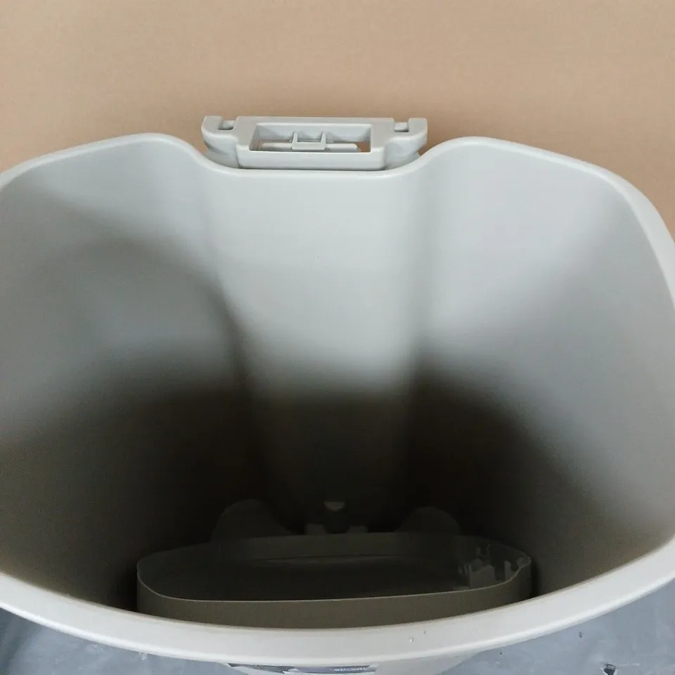 ADDIS Plastic 50 Litre Pedal Bin