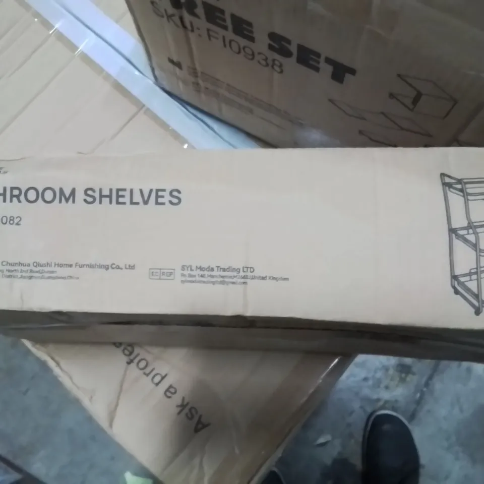 BOXED BATHROOM SHELVES 