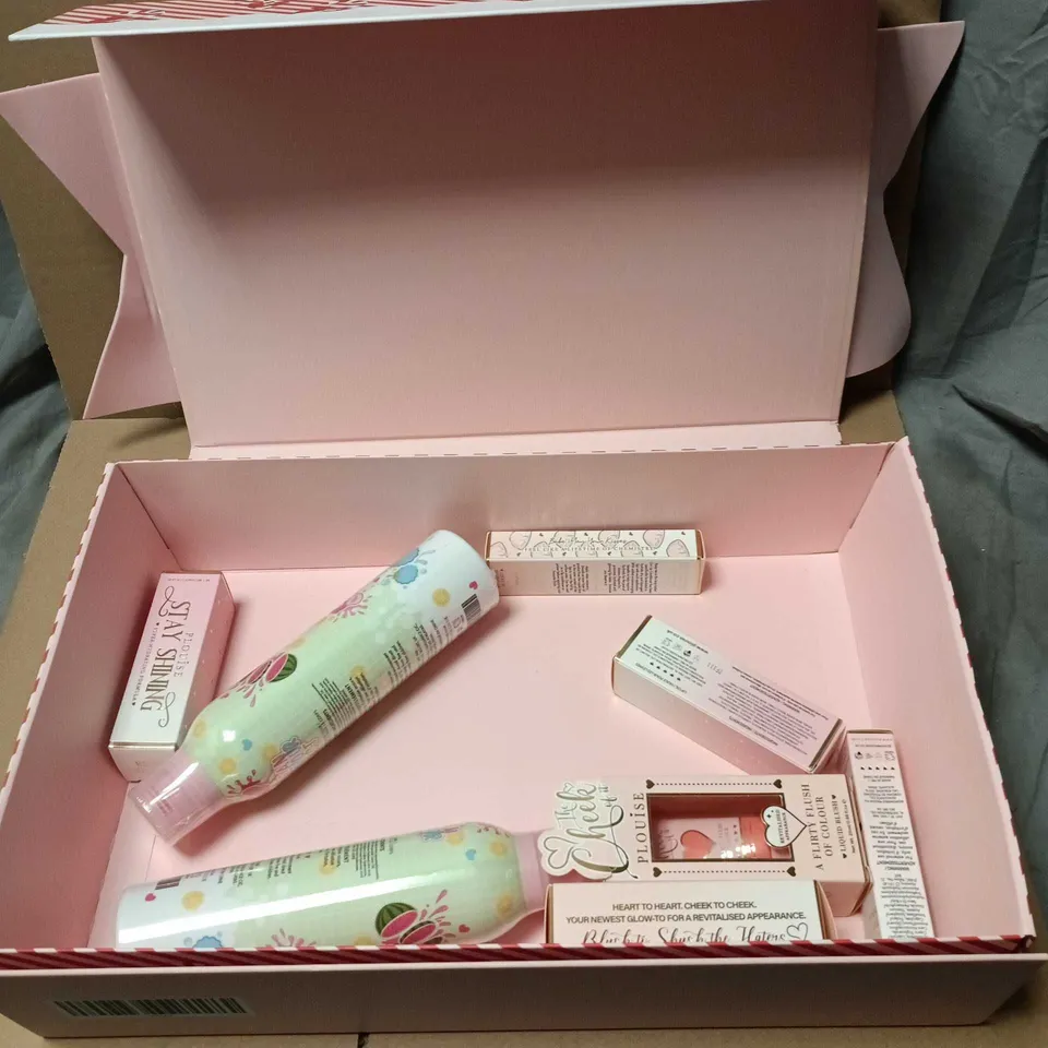PLOUISE BEAUTY BOX 8 ITEM GIFT SET TO INCLUDE LIQUID BLUSH, LIP CONDITIONER ETC