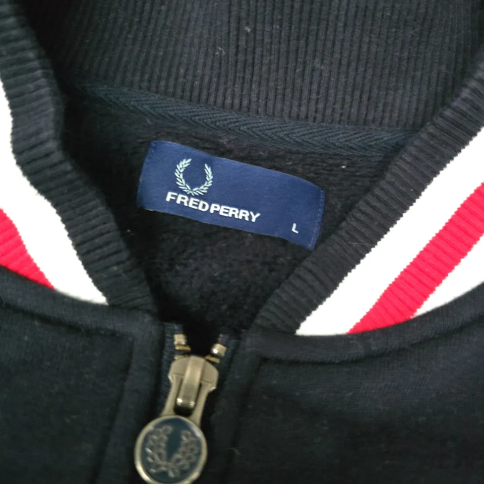 FRED PERRY NAVY BOMBER JACKET – UK LARGE (L)