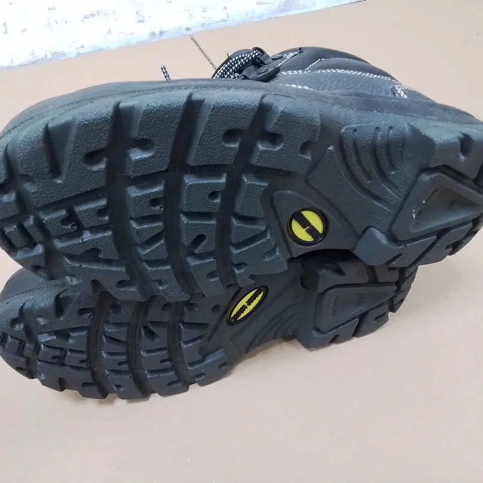 SAFETY JOGGER HEAVY DUTY SAFETY SHOES - UK 3