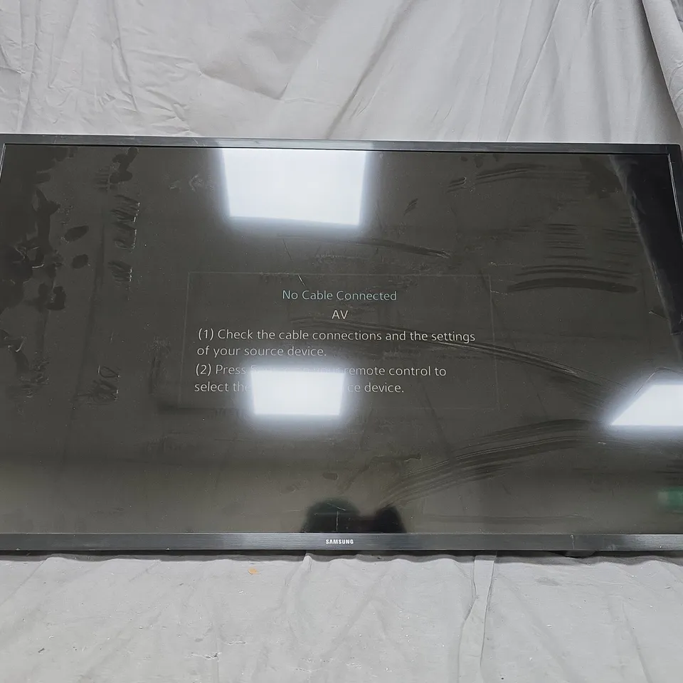 SAMSUNG 40-INCH TELEVISION – HG40EE690SK