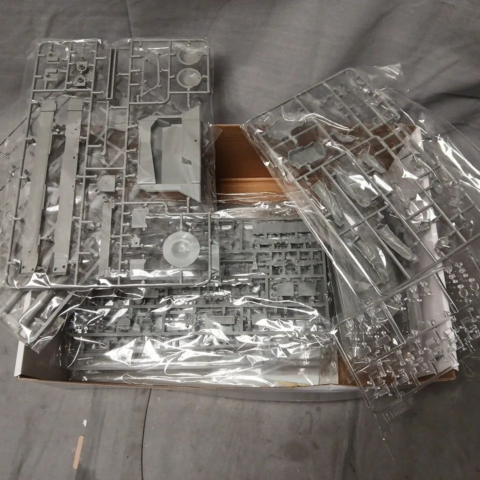 BOXED TAKOM WIESEL A1 TOW 1/16 CONSTRUCTION SET