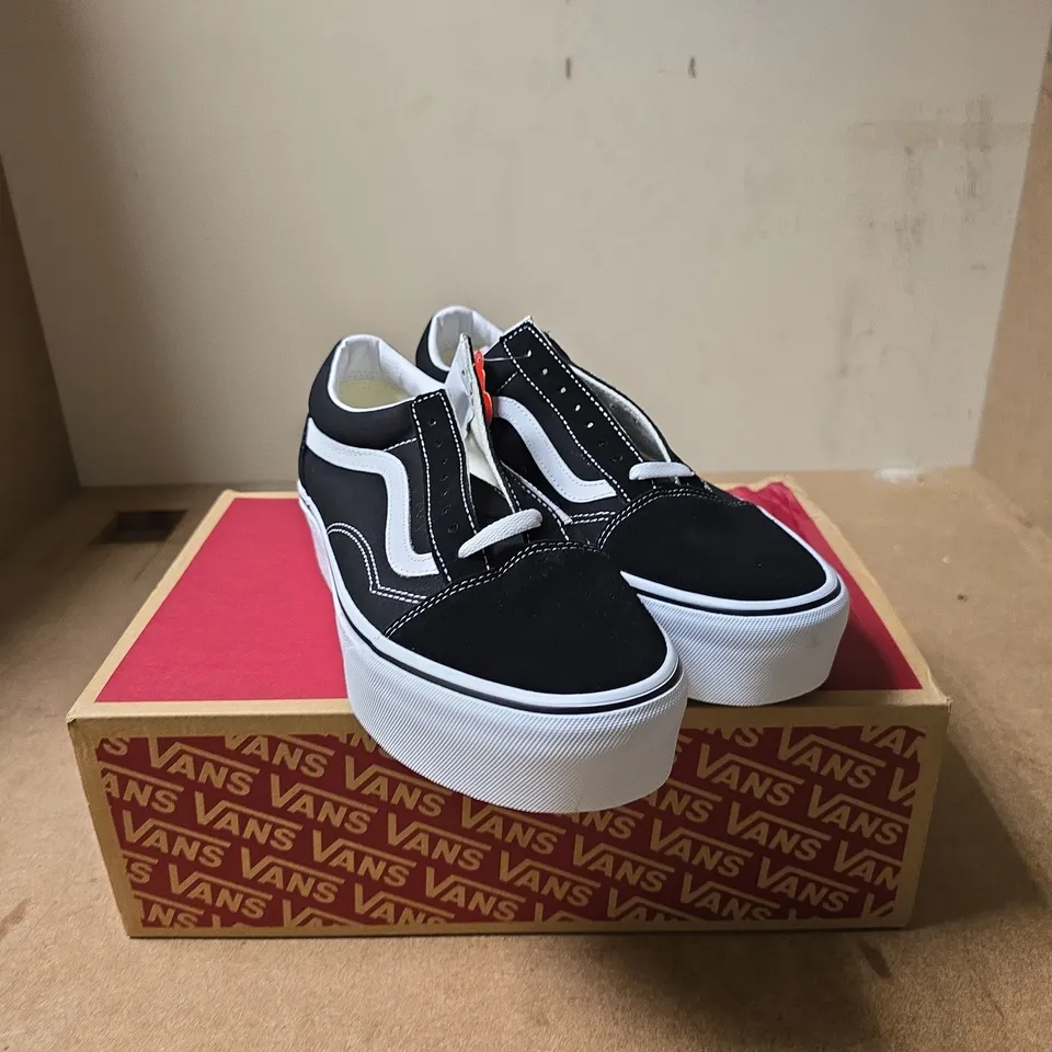 VANS OLD SCHOOL STAC SUEDE/CANVAS BLACK/WHITE SIZE 9 BOXED