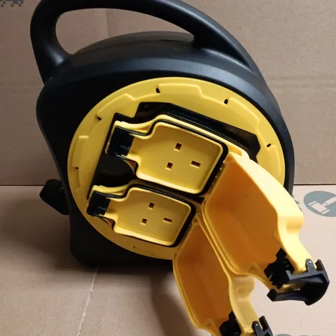 20M CABLE REEL WITH SPLASHPROOF SOCKETS AND THERMAL CUT-OUT 