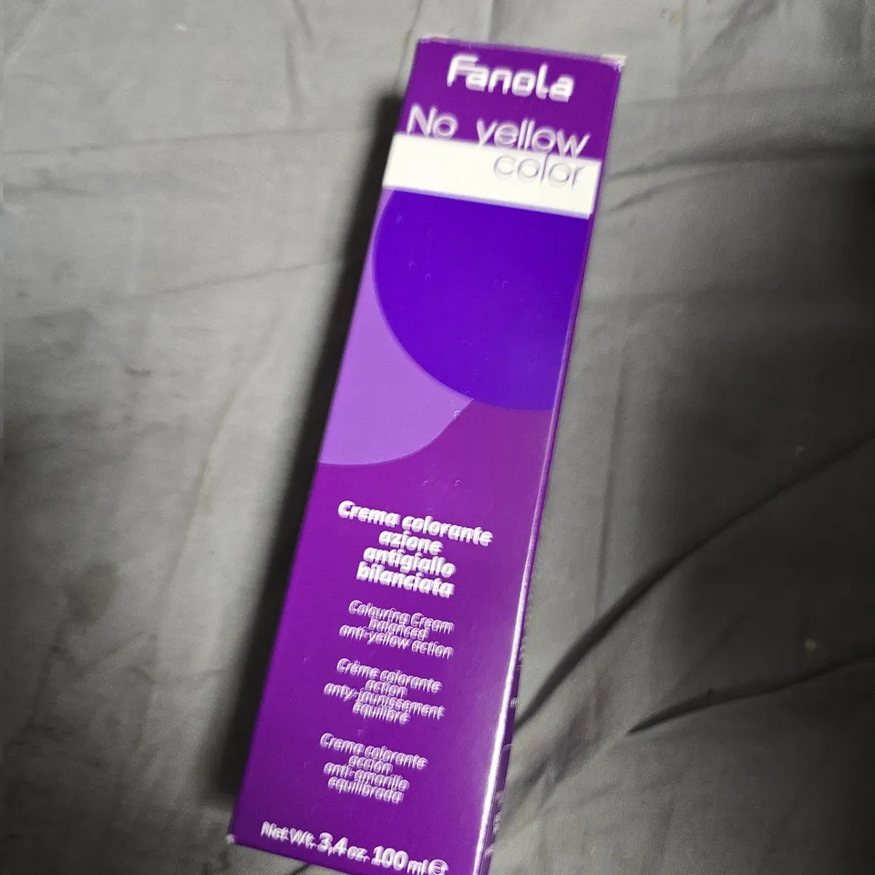 APPROXIMATELY 20 ASSORTED HEALTH AND BEAUTY PRODUCTS INCLUDING DUNUF MATTE LIQUID LIPSTICK , FANOLA NO YELLOW COLOUR COLURISING CREAM AND BAFF BOMBZ 