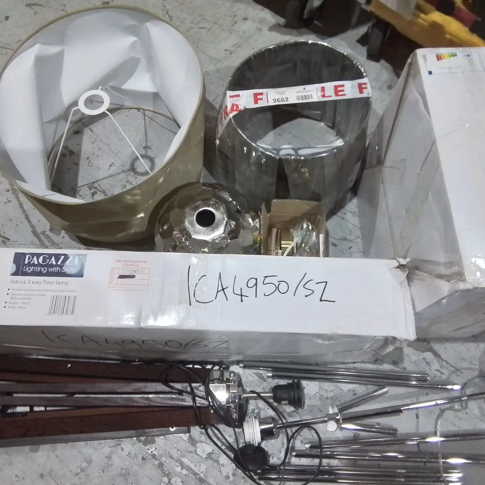 LOT OF 7 ASSORTED LIGHTING ITEMS TO INCLUDE FLOOR LAMP PARTS, LIGHT SHADES AND FITTINGS