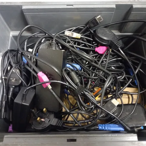BOX OF APPROX 10 ITEMS INCLUDING ASSORTED SKY POWER CABLES AND HDMI LEADS