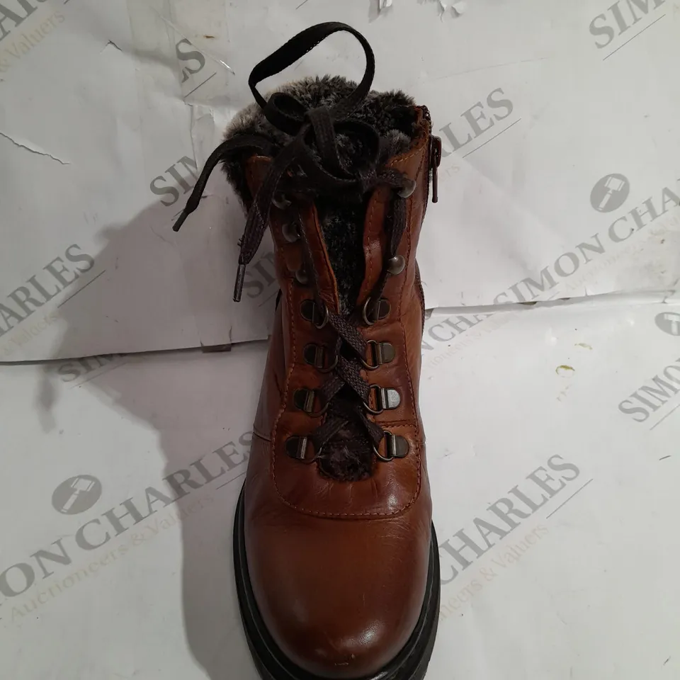 MODA IN PELLE CHALOTT LEATHER HIKING BOOTS, TAN - SIZE 3