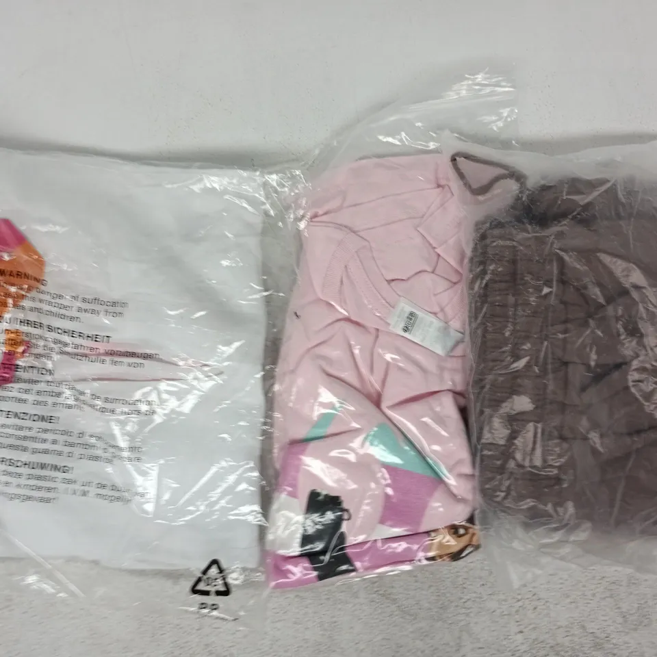 APPROXIMATELY 20 ASSORTED CLOTHING AND FASHION PRODUCTS IN VARIOUS STYLES AND SIZES - COLLECTION ONLY