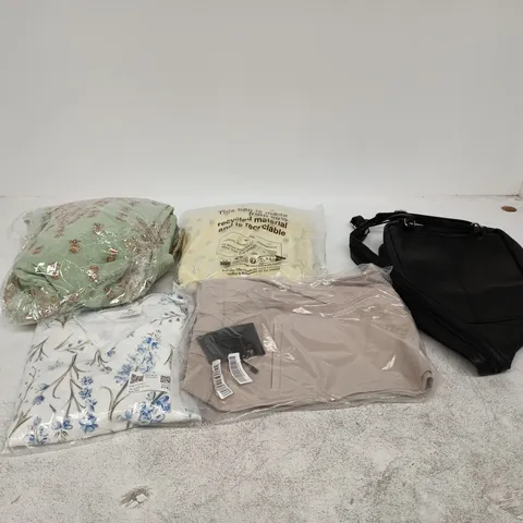 BOX OF APPROXIMATELY 25 ASSORTED CLOTHING ITEMS OF VARIOUS SIZES AND STYLES TO INCLUDE LAKELAND LEATHER BAG ETC