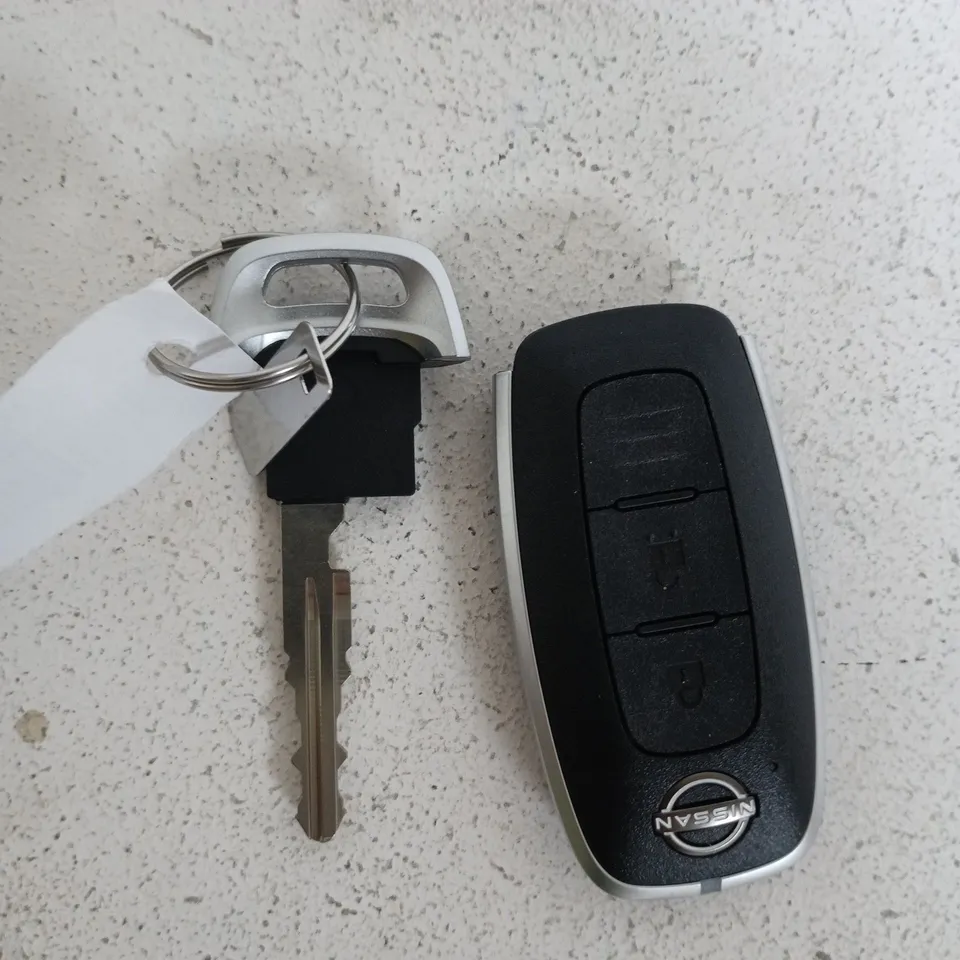 NISSAN CAR KEY FOB WITH METAL BLADE AND BLANK TAG