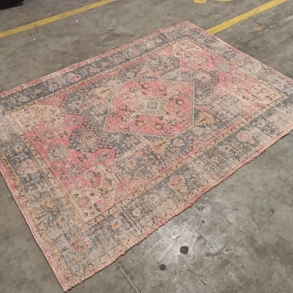 QUALITY DESIGNER AREA RUG - APPROXIMATELY 230CM X 164CM