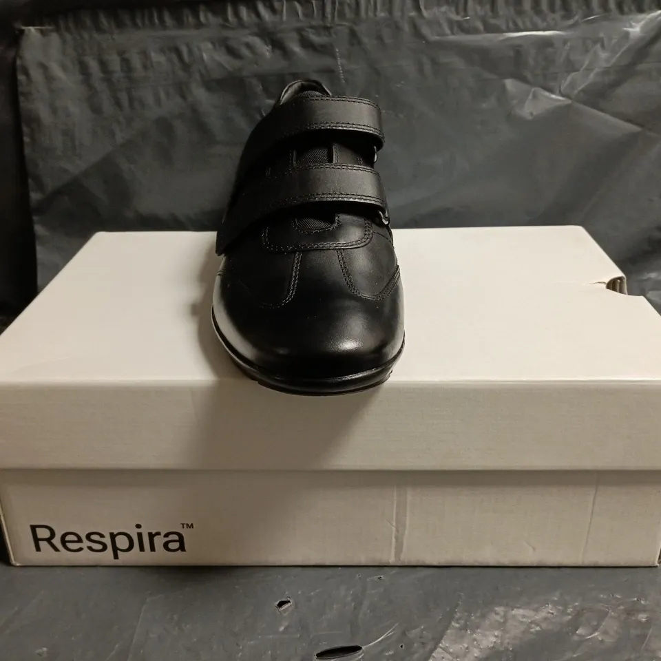 BOXED PAIR OF GEOX RESPIRA VELCRO STRAP SHOES IN BLACK SIZE UK 8