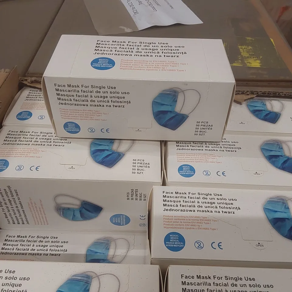 PALLET CONTAINING A VERY LARGE QUANTITY OF MEDICAL FACE MASKS